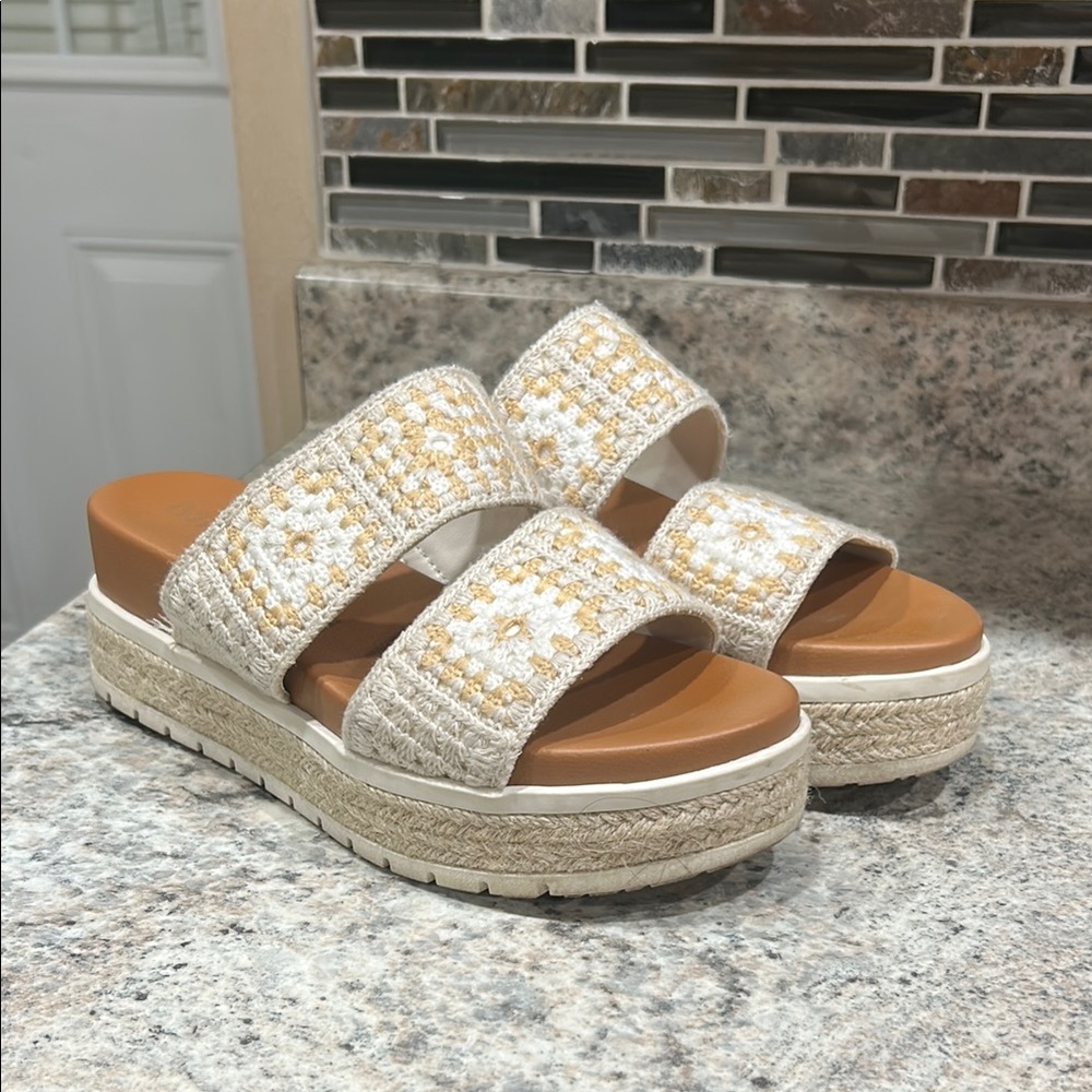 ILIA Cream and Tan Espadrille Shoes with Woven Design
